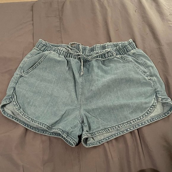 American Eagle Outfitters Pants - AE VACAY SHORT - Size Small - EUC - Indigo Acid